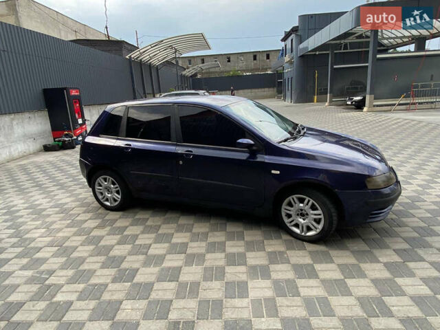 Синій Фіат Стіло, об'ємом двигуна 1.9 л та пробігом 350 тис. км за 1999 $, фото 4 на Automoto.ua