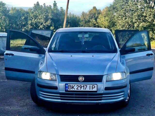 Фиат Стило 2003 в Дубно на Automoto.ua Синий Фиат Стило, объемом двигателя 1.6 л и пробегом 323 тыс. км за 3000 $, фото 1 на Automoto.ua