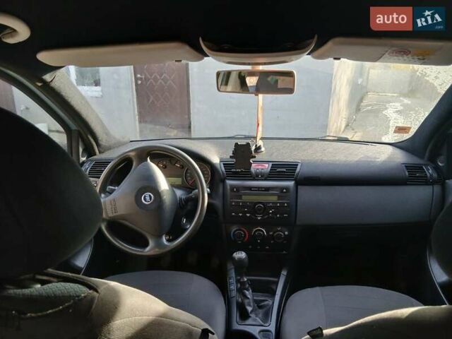 Синий Фиат Стило, объемом двигателя 1.6 л и пробегом 320 тыс. км за 3600 $, фото 5 на Automoto.ua