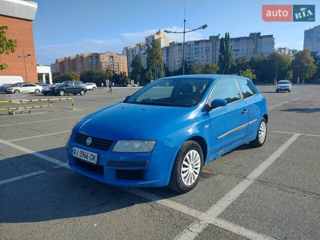 Синий Фиат Стило, объемом двигателя 1.37 л и пробегом 320 тыс. км за 2300 $, фото 1 на Automoto.ua