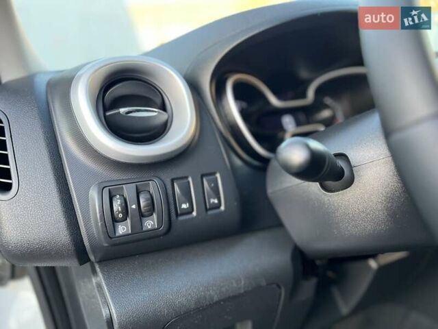 Белый Фиат Таленто, объемом двигателя 1.6 л и пробегом 175 тыс. км за 13950 $, фото 5 на Automoto.ua