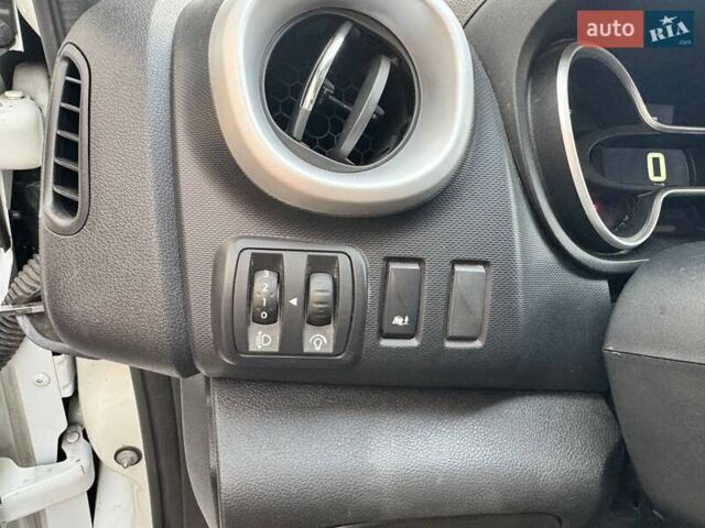 Білий Фіат Талєнто, об'ємом двигуна 1.6 л та пробігом 146 тис. км за 15000 $, фото 27 на Automoto.ua