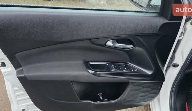 Белый Фиат Типо, объемом двигателя 1.3 л и пробегом 210 тыс. км за 8700 $, фото 33 на Automoto.ua