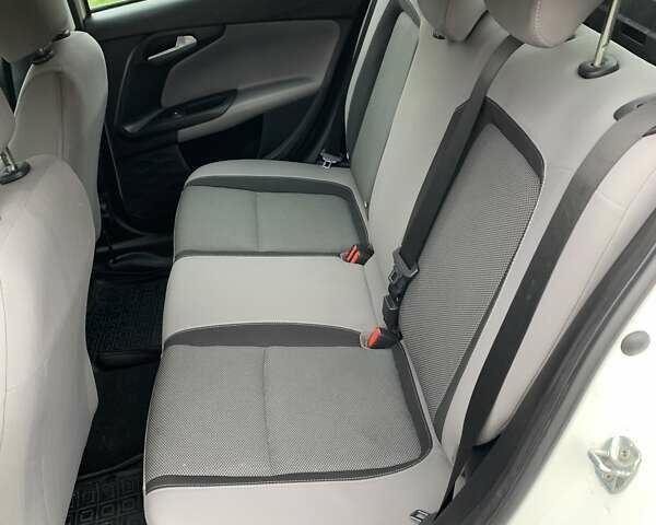 Белый Фиат Типо, объемом двигателя 1.6 л и пробегом 125 тыс. км за 9300 $, фото 14 на Automoto.ua