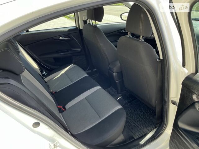 Белый Фиат Типо, объемом двигателя 1.2 л и пробегом 114 тыс. км за 8800 $, фото 4 на Automoto.ua