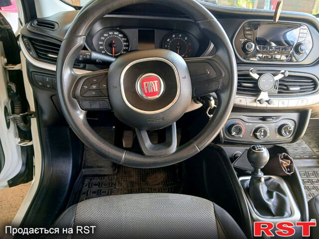 Білий Фіат Тіпо, об'ємом двигуна 1.4 л та пробігом 0 тис. км за 9200 $, фото 5 на Automoto.ua