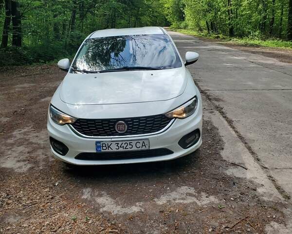 Белый Фиат Типо, объемом двигателя 1.4 л и пробегом 170 тыс. км за 7000 $, фото 1 на Automoto.ua