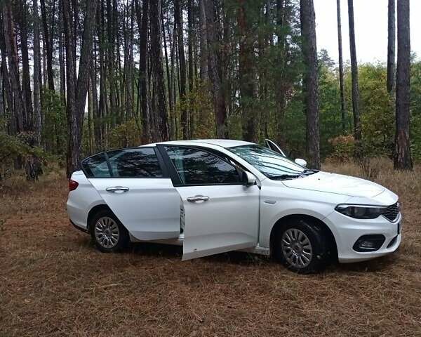 Белый Фиат Типо, объемом двигателя 1.4 л и пробегом 170 тыс. км за 9200 $, фото 1 на Automoto.ua
