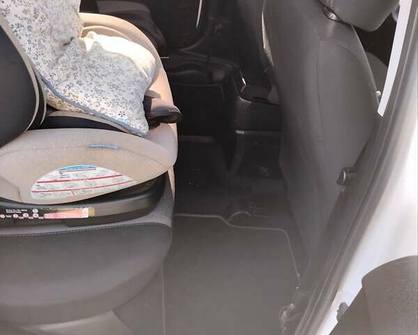 Білий Фіат Тіпо, об'ємом двигуна 1.37 л та пробігом 58 тис. км за 10700 $, фото 26 на Automoto.ua