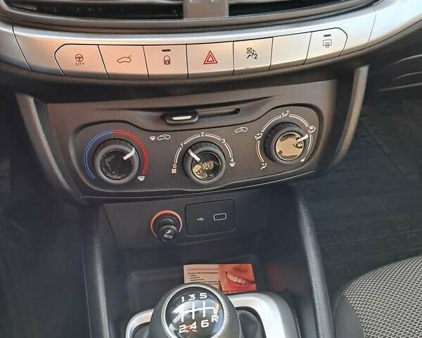 Білий Фіат Тіпо, об'ємом двигуна 1.37 л та пробігом 111 тис. км за 9200 $, фото 26 на Automoto.ua