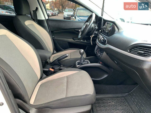 Белый Фиат Типо, объемом двигателя 1.4 л и пробегом 58 тыс. км за 10990 $, фото 23 на Automoto.ua