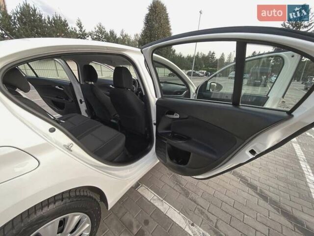 Белый Фиат Типо, объемом двигателя 1.3 л и пробегом 168 тыс. км за 9850 $, фото 22 на Automoto.ua