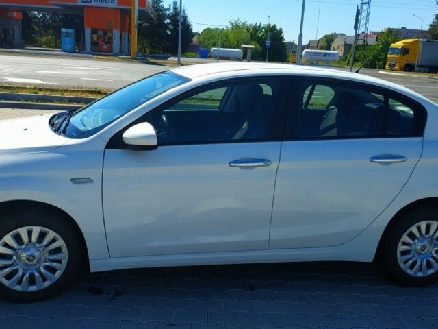 Белый Фиат Типо, объемом двигателя 1.4 л и пробегом 29 тыс. км за 9900 $, фото 1 на Automoto.ua