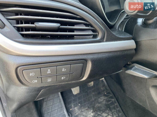 Білий Фіат Тіпо, об'ємом двигуна 1.37 л та пробігом 110 тис. км за 8700 $, фото 8 на Automoto.ua