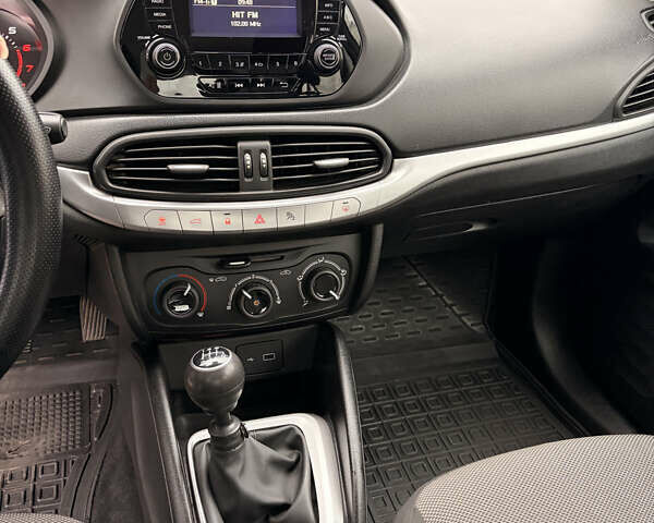 Белый Фиат Типо, объемом двигателя 1.37 л и пробегом 61 тыс. км за 10400 $, фото 5 на Automoto.ua