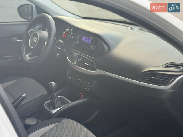 Белый Фиат Типо, объемом двигателя 1.37 л и пробегом 48 тыс. км за 9999 $, фото 19 на Automoto.ua