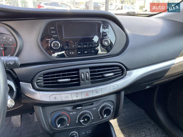 Білий Фіат Тіпо, об'ємом двигуна 1.37 л та пробігом 110 тис. км за 8700 $, фото 7 на Automoto.ua