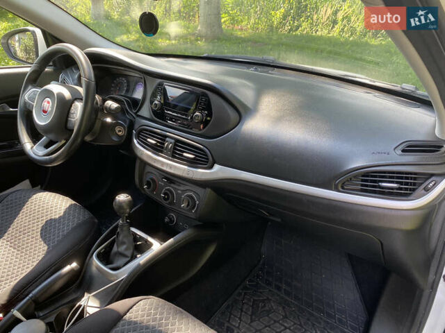 Білий Фіат Тіпо, об'ємом двигуна 1.37 л та пробігом 110 тис. км за 8700 $, фото 5 на Automoto.ua