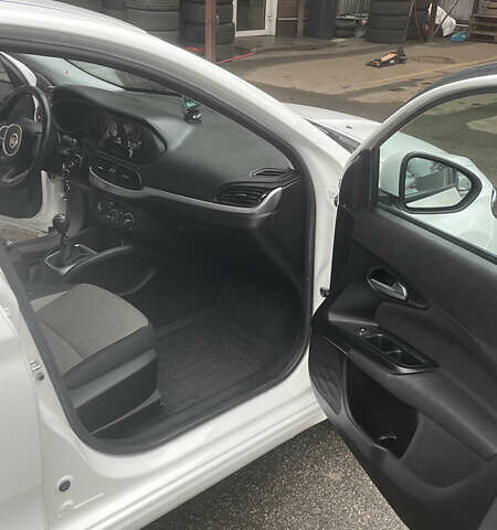 Белый Фиат Типо, объемом двигателя 1.37 л и пробегом 114 тыс. км за 8500 $, фото 5 на Automoto.ua