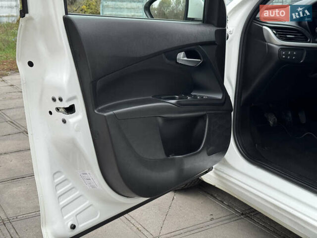 Фіат Тіпо 2020 у Смеле на Automoto.ua Білий Фіат Тіпо, об'ємом двигуна 1.37 л та пробігом 258 тис. км за 7600 $, фото 15 на Automoto.ua