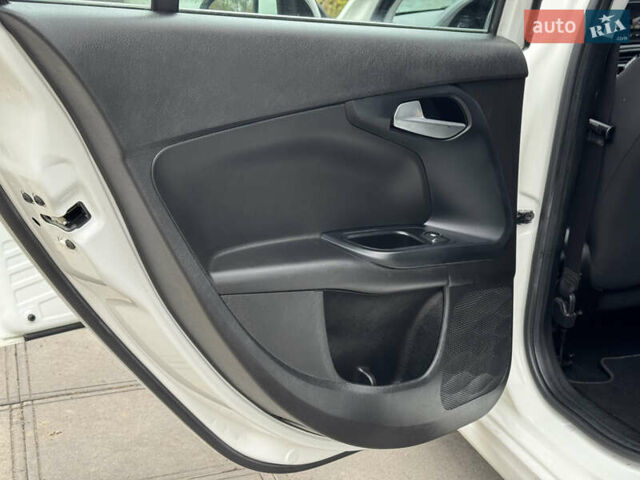 Фіат Тіпо 2020 у Смеле на Automoto.ua Білий Фіат Тіпо, об'ємом двигуна 1.37 л та пробігом 258 тис. км за 7600 $, фото 28 на Automoto.ua