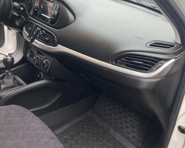 Белый Фиат Типо, объемом двигателя 1.37 л и пробегом 16 тыс. км за 13500 $, фото 28 на Automoto.ua