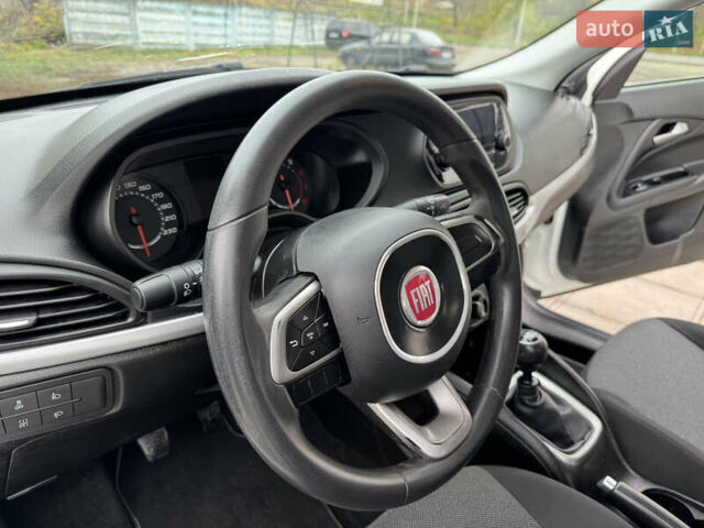Фіат Тіпо 2020 у Смеле на Automoto.ua Білий Фіат Тіпо, об'ємом двигуна 1.37 л та пробігом 258 тис. км за 7600 $, фото 27 на Automoto.ua