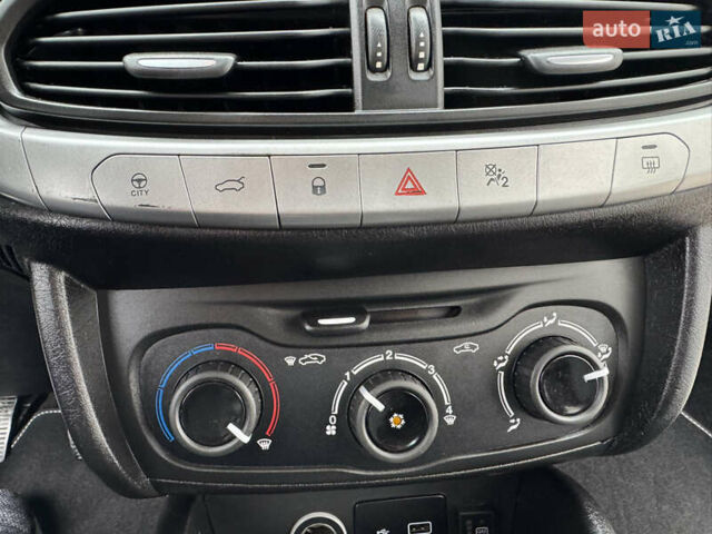 Фіат Тіпо 2020 у Смеле на Automoto.ua Білий Фіат Тіпо, об'ємом двигуна 1.37 л та пробігом 258 тис. км за 7600 $, фото 24 на Automoto.ua