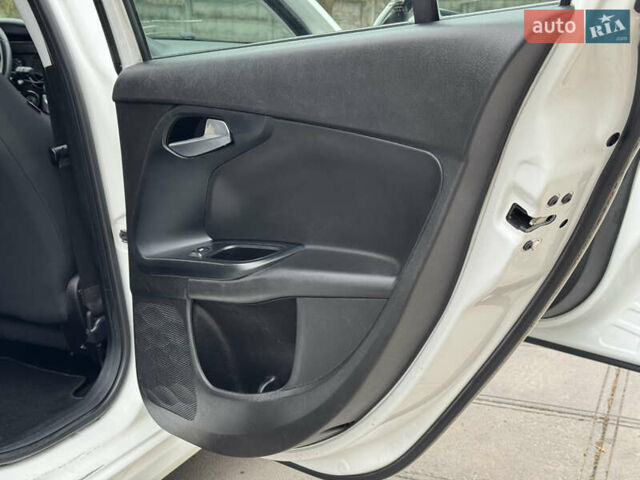 Фіат Тіпо 2020 у Смеле на Automoto.ua Білий Фіат Тіпо, об'ємом двигуна 1.37 л та пробігом 258 тис. км за 7600 $, фото 33 на Automoto.ua