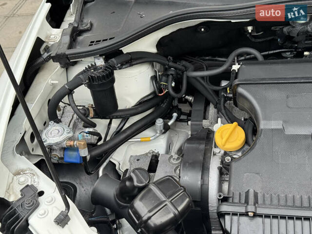 Фіат Тіпо 2020 у Смеле на Automoto.ua Білий Фіат Тіпо, об'ємом двигуна 1.37 л та пробігом 258 тис. км за 7600 $, фото 42 на Automoto.ua