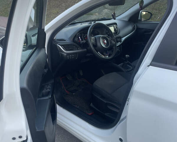 Белый Фиат Типо, объемом двигателя 1.37 л и пробегом 100 тыс. км за 11500 $, фото 9 на Automoto.ua