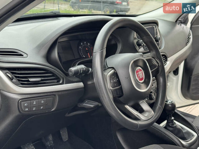 Фіат Тіпо 2020 у Смеле на Automoto.ua Білий Фіат Тіпо, об'ємом двигуна 1.37 л та пробігом 258 тис. км за 7600 $, фото 19 на Automoto.ua