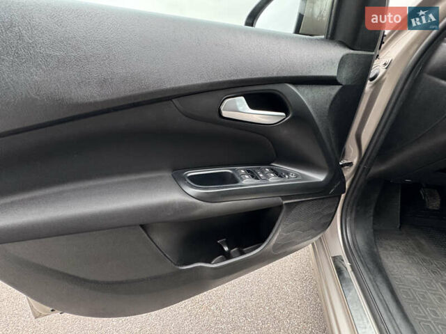 Бежевий Фіат Тіпо, об'ємом двигуна 1.37 л та пробігом 84 тис. км за 8500 $, фото 13 на Automoto.ua