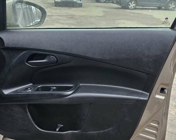 Бежевый Фиат Типо, объемом двигателя 1.37 л и пробегом 17 тыс. км за 2600 $, фото 1 на Automoto.ua