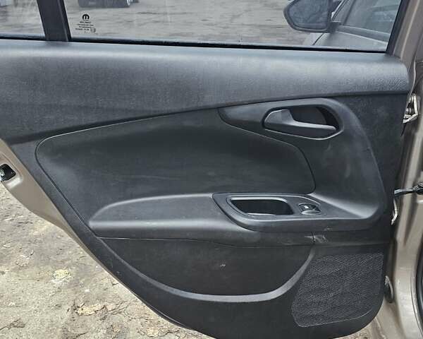 Бежевый Фиат Типо, объемом двигателя 1.37 л и пробегом 17 тыс. км за 2600 $, фото 4 на Automoto.ua