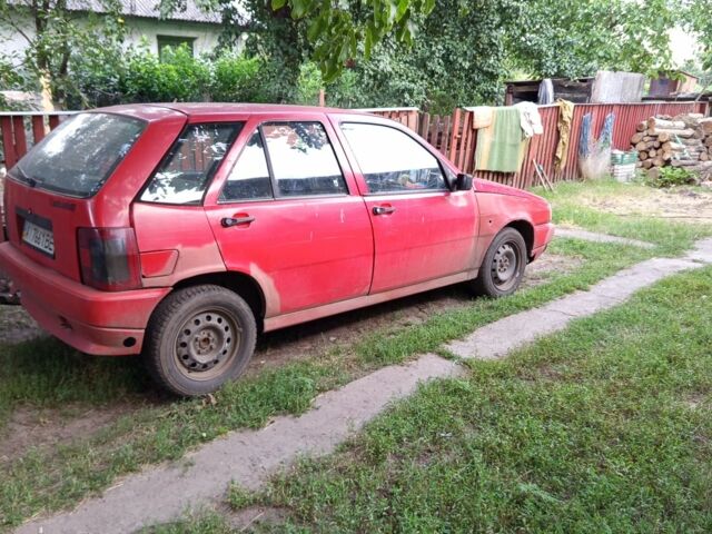 Красный Фиат Типо, объемом двигателя 1.6 л и пробегом 200 тыс. км за 429 $, фото 2 на Automoto.ua
