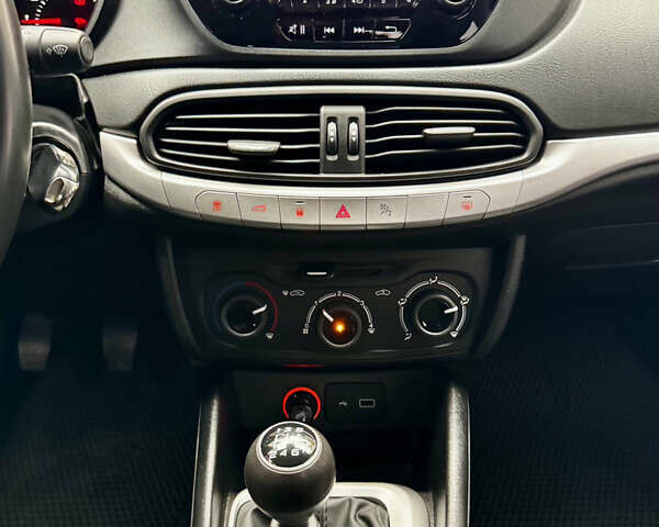 Красный Фиат Типо, объемом двигателя 1.37 л и пробегом 77 тыс. км за 10400 $, фото 22 на Automoto.ua