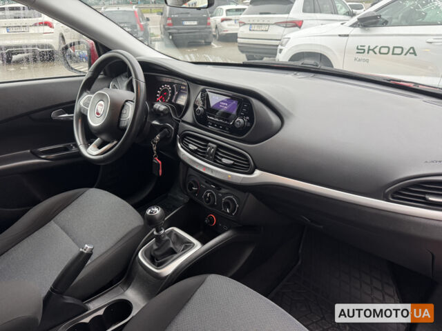 Красный Фиат Типо, объемом двигателя 1.4 л и пробегом 45 тыс. км за 9500 $, фото 11 на Automoto.ua