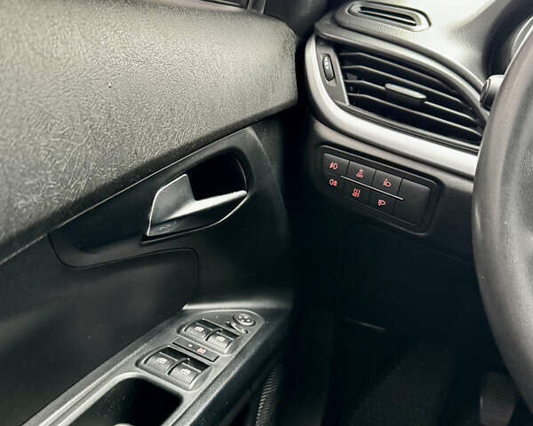 Красный Фиат Типо, объемом двигателя 1.37 л и пробегом 77 тыс. км за 10400 $, фото 23 на Automoto.ua