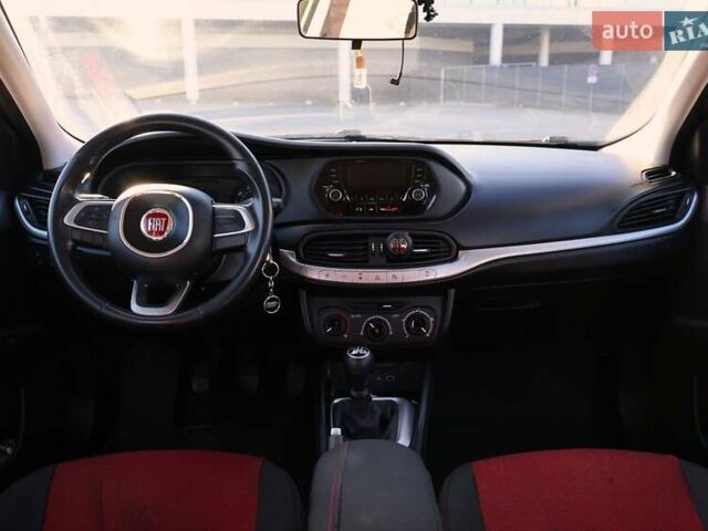 Фіат Тіпо 2020 у Києві на Automoto.ua Червоний Фіат Тіпо, об'ємом двигуна 1.37 л та пробігом 103 тис. км за 10500 $, фото 6 на Automoto.ua