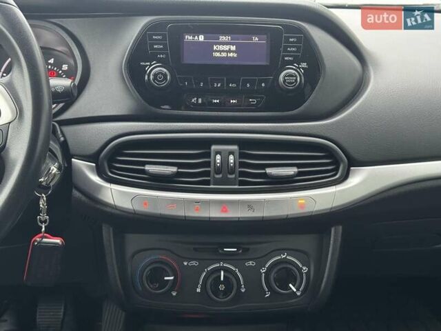 Красный Фиат Типо, объемом двигателя 1.37 л и пробегом 43 тыс. км за 9950 $, фото 25 на Automoto.ua