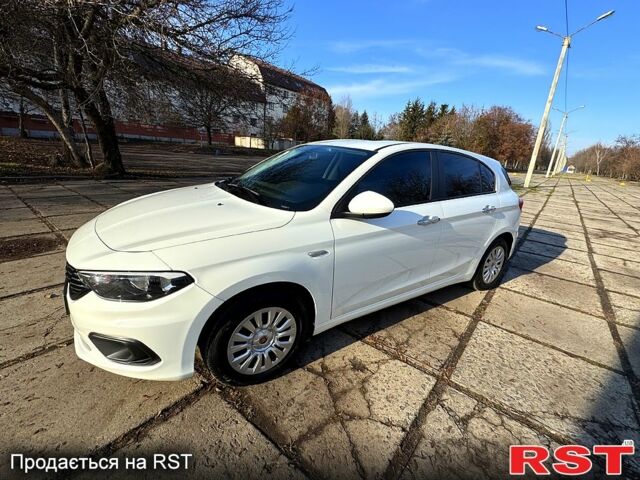 Фиат Типо, объемом двигателя 1.4 л и пробегом 28 тыс. км за 10500 $, фото 4 на Automoto.ua