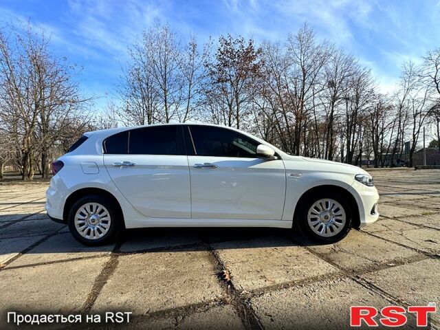 Фиат Типо, объемом двигателя 1.4 л и пробегом 28 тыс. км за 10500 $, фото 1 на Automoto.ua
