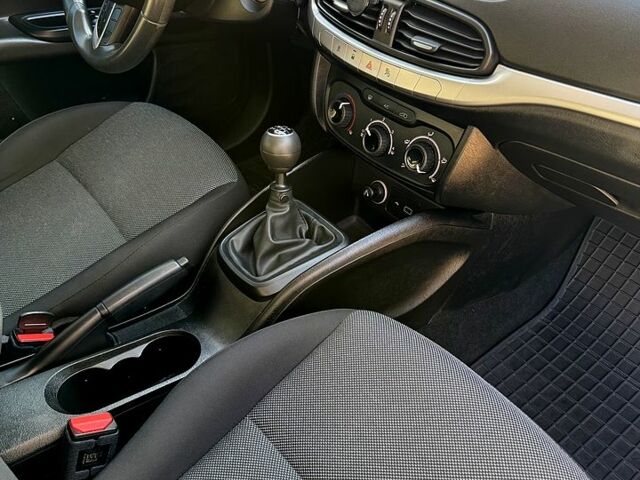 Фиат Типо, объемом двигателя 1.4 л и пробегом 28 тыс. км за 10500 $, фото 3 на Automoto.ua