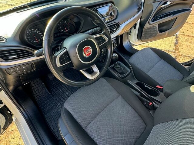 Фиат Типо, объемом двигателя 1.4 л и пробегом 28 тыс. км за 10500 $, фото 2 на Automoto.ua