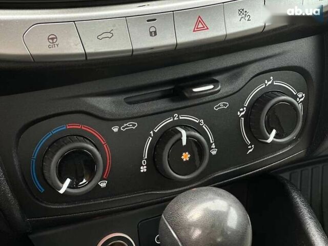 Фиат Типо, объемом двигателя 1.6 л и пробегом 72 тыс. км за 9190 $, фото 18 на Automoto.ua