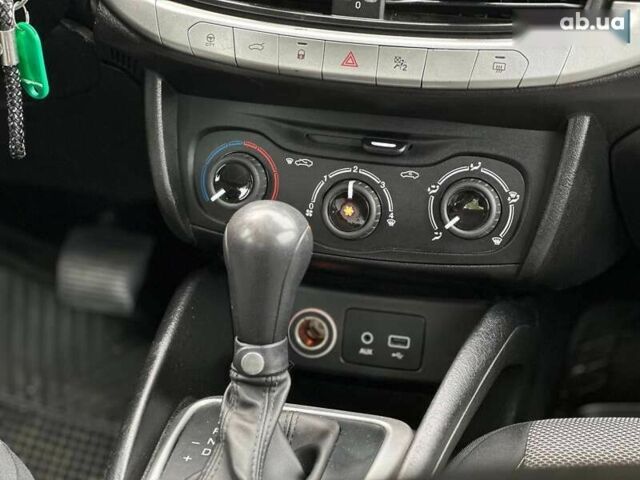 Фиат Типо, объемом двигателя 1.6 л и пробегом 72 тыс. км за 9190 $, фото 13 на Automoto.ua