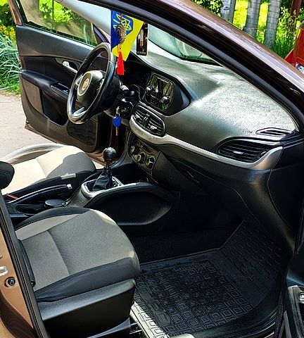 Фиат Типо, объемом двигателя 1.4 л и пробегом 62 тыс. км за 10000 $, фото 7 на Automoto.ua