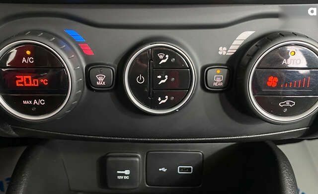 Фіат Тіпо, об'ємом двигуна 1.6 л та пробігом 202 тис. км за 10650 $, фото 17 на Automoto.ua