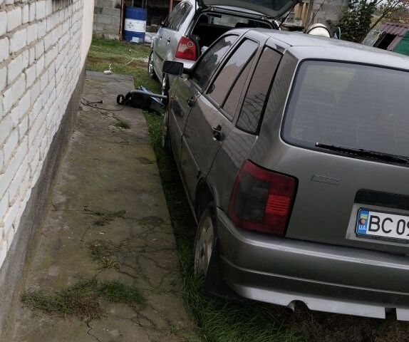 Сірий Фіат Тіпо, об'ємом двигуна 1.6 л та пробігом 300 тис. км за 1100 $, фото 3 на Automoto.ua
